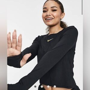 Women’s Nike Black Ribbed Gold Accent Dri-Fit Cropped L/S Top Large
